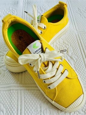 Cariuma Sneakers, 5.5